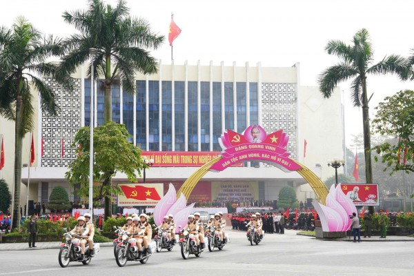 Cảnh sát giao thông mở cao điểm bảo đảm an toàn, phục vụ Đại hội Đảng